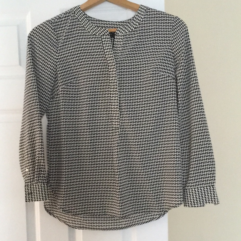 Ladies long sleeve black and white patterned shirt.